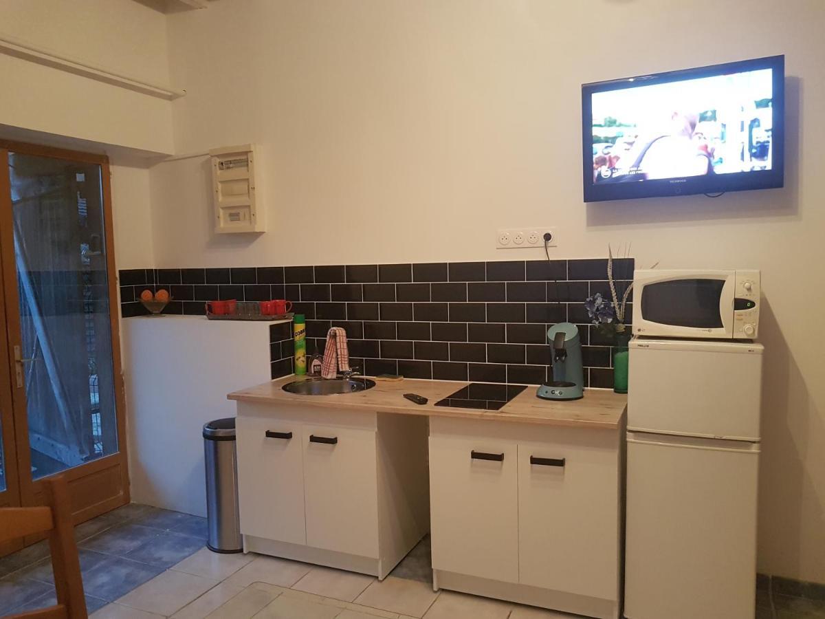 Le Betrot Bed & Breakfast Estissac Екстериор снимка