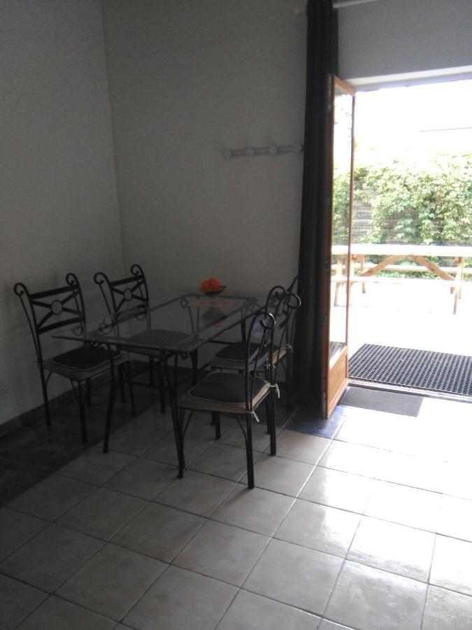 Le Betrot Bed & Breakfast Estissac Екстериор снимка