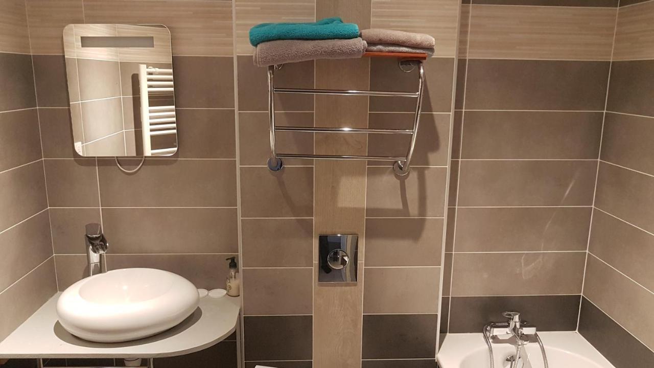 Le Betrot Bed & Breakfast Estissac Екстериор снимка